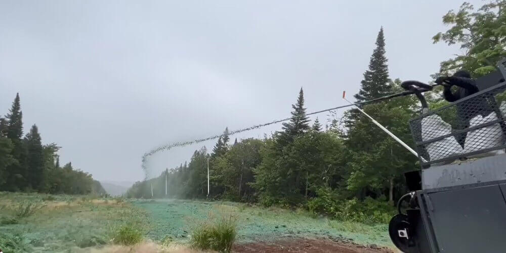 hydroseeding machine for spraying grass seeds